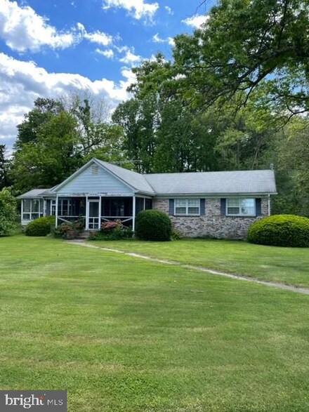 29998 Shoreview Dr, Mechanicsville, MD 20659