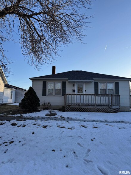 306 W Washington St, Mount Sterling, IL 62353