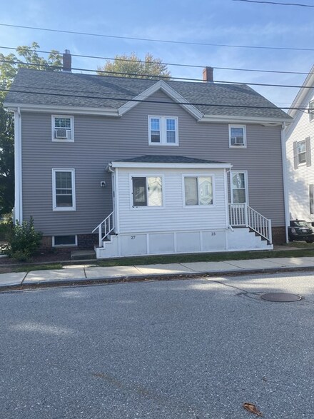 27 Estes St, Ipswich, MA 01938