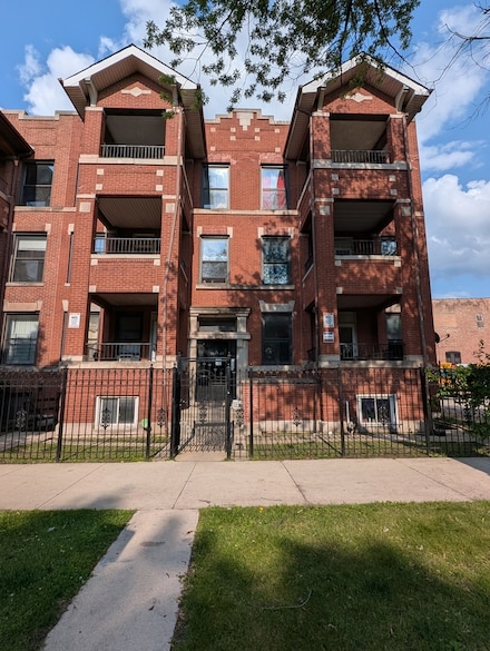 5849 S Michigan Ave, Chicago, IL 60637