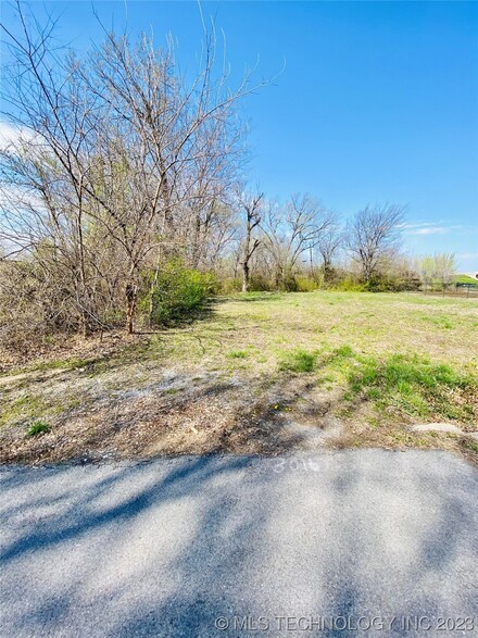 3006 N Garrison Place, Tulsa, OK 74106
