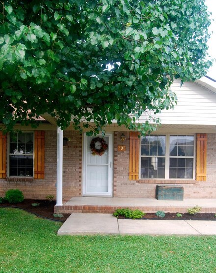 101 Woodbreeze Ln, Wilmore, KY 40390