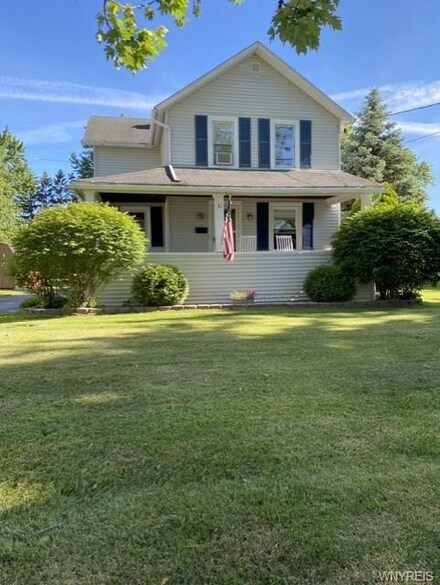 31 Francis St, Middleport, NY 14105