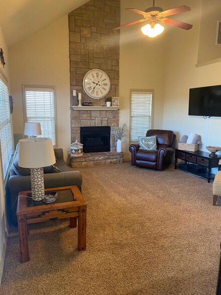 27 Bunker Dr Unit 4, Reeds Spring, MO 65737
