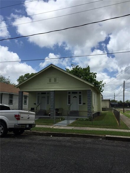 401 Monroe St, Gretna, LA 70053