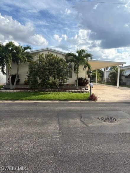 5506 Melli Ln, North Fort Myers, FL 33917