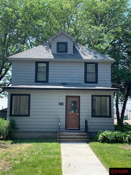 200 2nd Ave, Waldorf, MN 56091