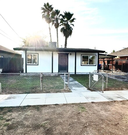 2063 N Cecelia Ave, Fresno, CA 93722