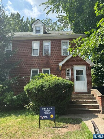110 Fairview Ave, Teaneck, NJ 07666