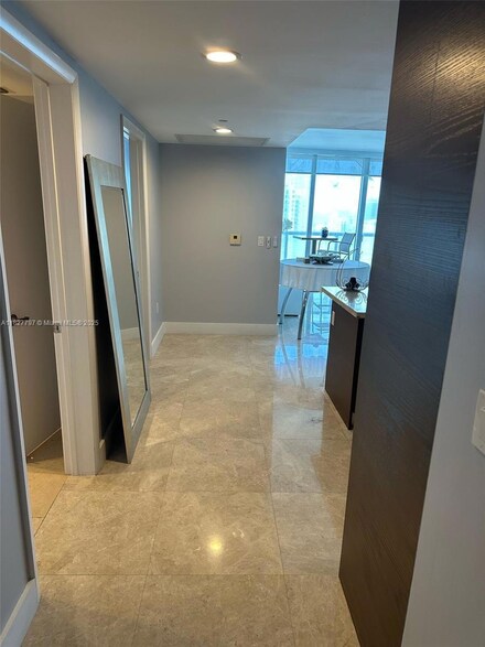 495 Brickell Ave Unit 5211, Miami, FL 33131