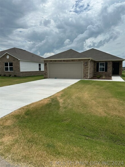 717 N Redbud Ave, Beggs, OK 74421