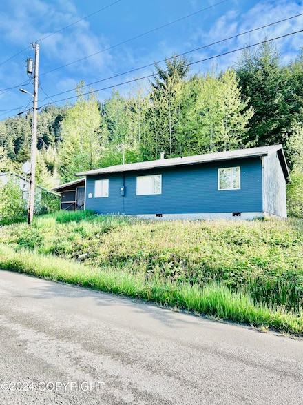 711 Huna Ct, Hoonah, AK 99829