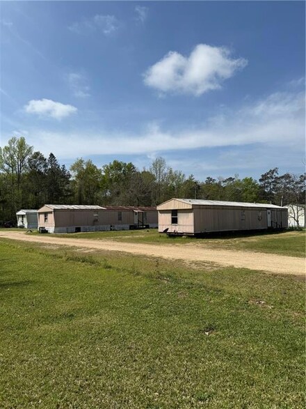 207 & 217 W Railroad Ave, Independence, LA 70443
