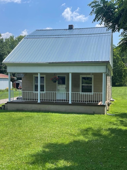 325 Sugarcreek Dr, Franklin, PA 16323