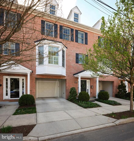 17 Clinton St, Lambertville, NJ 08530