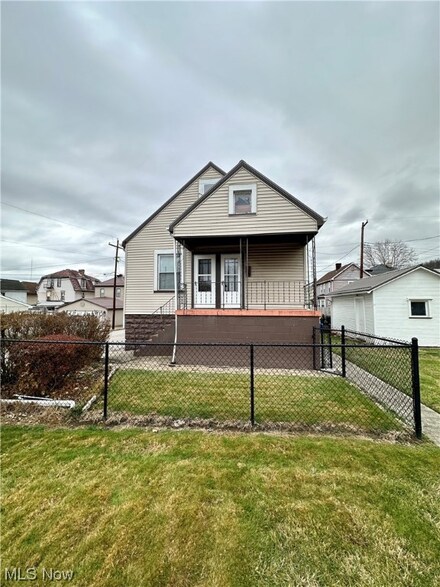 18 Chapman St, Follansbee, WV 26037