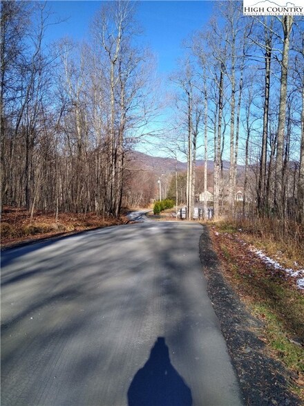 13 Winter St, Jefferson, NC 28640