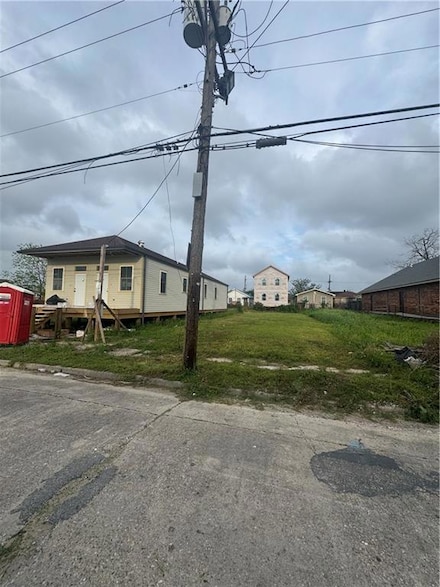 2415 Louisa St, New Orleans, LA 70117