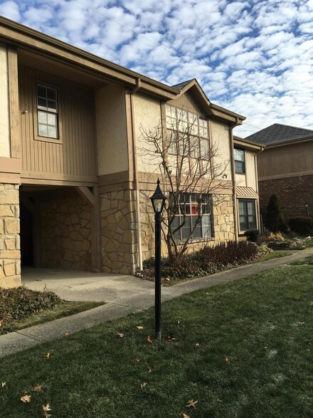 92 Stornoway Dr W Unit 92A, Columbus, OH 43213