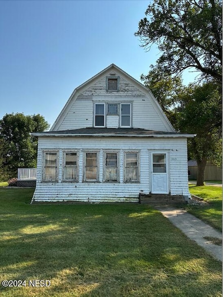 303 4th St, Henry, SD 57243