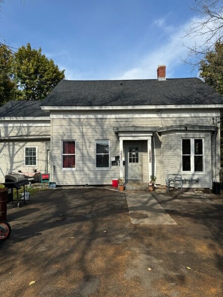 201 High St, Woonsocket, RI 02895