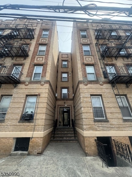 6208 Palisade Ave Unit 16, West New York, NJ 07093