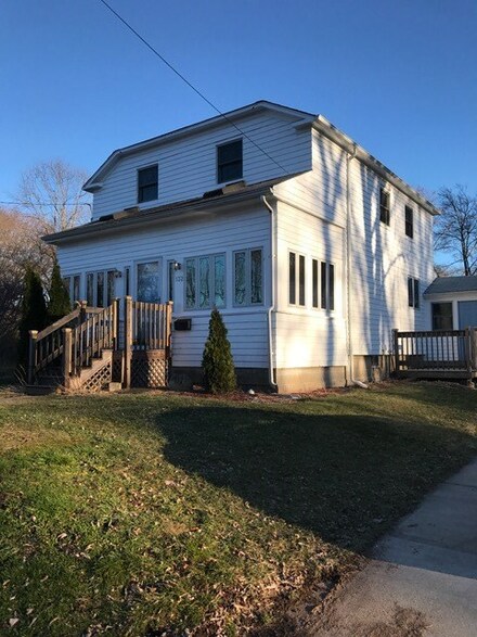 132 Whipple Ave, Warwick, RI 02889