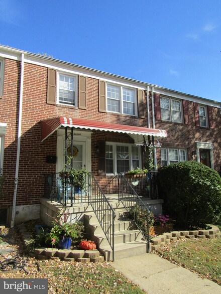 213 Medwick Garth W, Catonsville, MD 21228