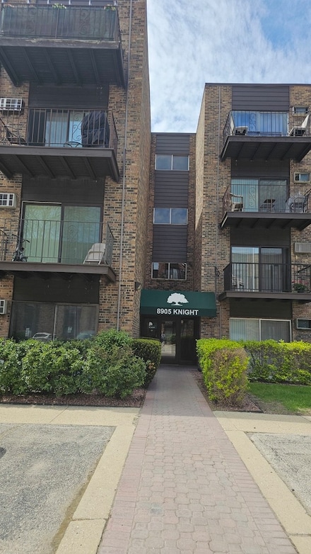 8905 Knight Ave Unit F401, Des Plaines, IL 60016