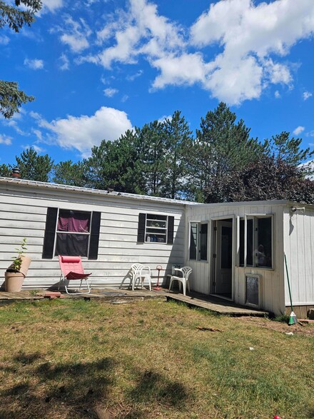 10455 N Hayes Ln, Carp Lake, MI 49718