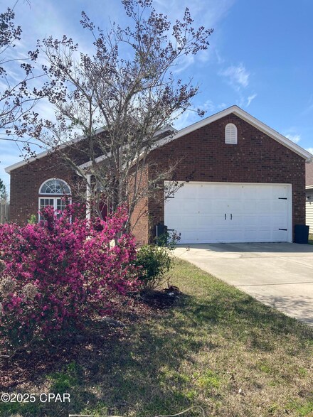 811 E 24th St, Lynn Haven, FL 32444