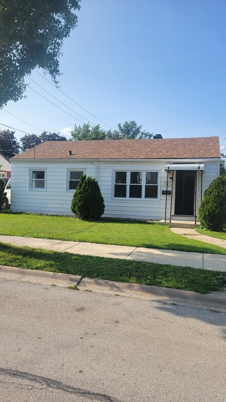 8712 45th St, Lyons, IL 60534