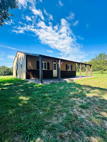 781 E 550th Rd, Walnut Grove, MO 65770