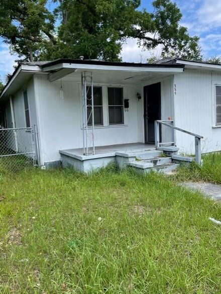 969 Vernon Willis Dr, Waycross, GA 31501