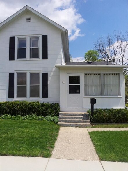 23 S Palm St, Janesville, WI 53548