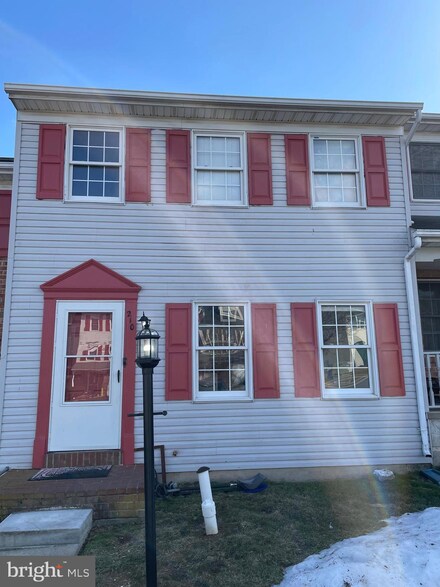 210 Robin Hill Cir, York, PA 17404