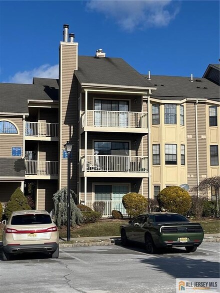 32 Lear Ct, East Brunswick, NJ 08816