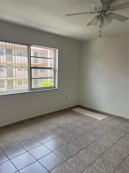 295 NW 72nd Ave Unit 306, Miami, FL 33126
