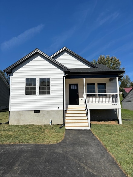 909 Fairfax Ave, Waynesboro, VA 22980