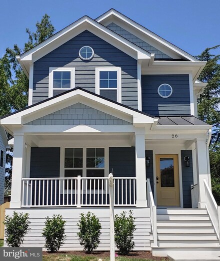 28 E Maple St, Alexandria, VA 22301