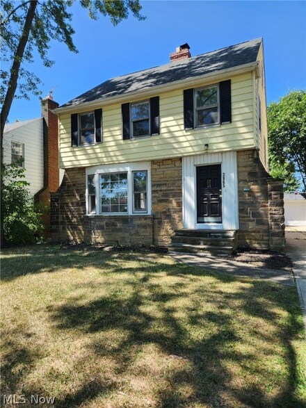 3865 Grosvenor Rd, Cleveland, OH 44118