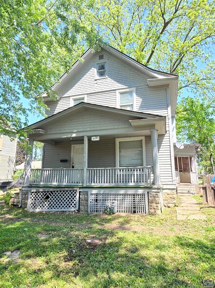 318 SW 14th St, Topeka, KS 66612