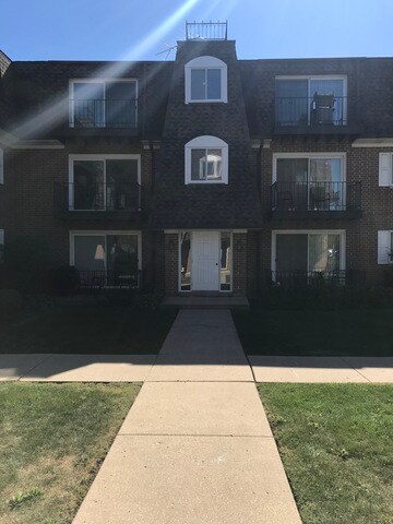 1905 W Golf Rd Unit 1A, Mount Prospect, IL 60056