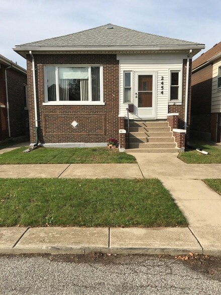 2454 Birch Ave, Whiting, IN 46394