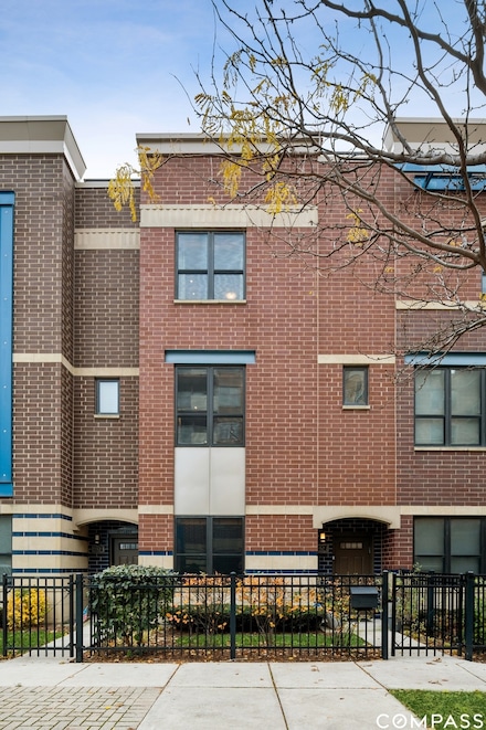 1152 N Cleveland Ave Unit 2, Chicago, IL 60610