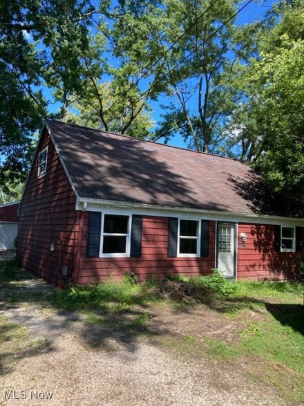9958 Dupont Dr, Columbia Station, OH 44028