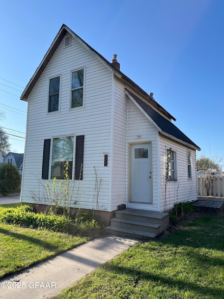 410 7th Ave S, Grand Forks, ND 58201