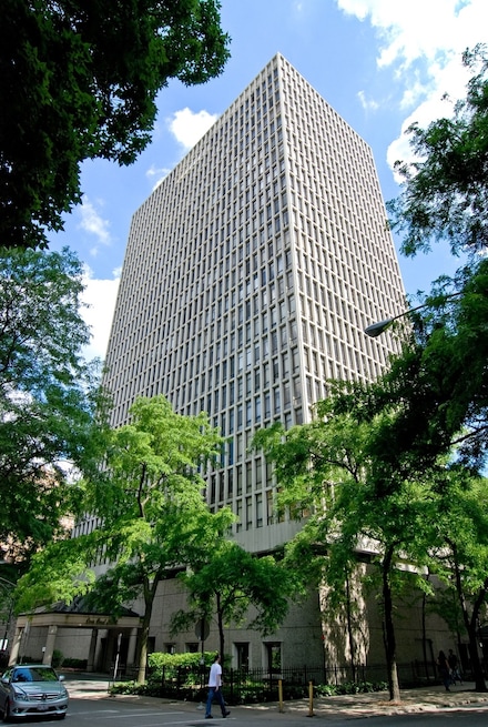 1 E Scott St Unit 1906, Chicago, IL 60610