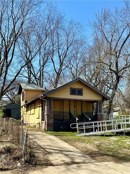 5726 Park Ave, Kansas City, MO 64130