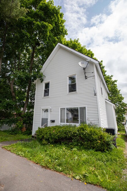 113 Pearl St, Bangor, ME 04401